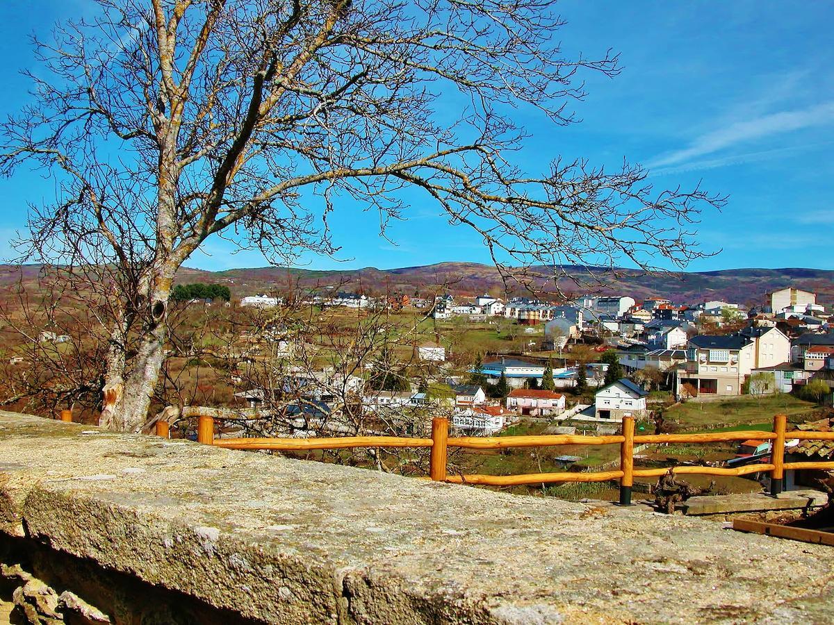 Mirador Da Ribeira Hotel Viana do Bolo Buitenkant foto